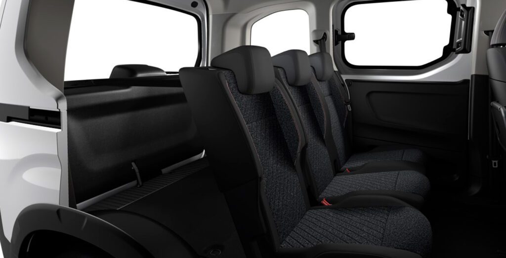 Peugeot-Rifter-Active-Pack-Business-STD-BlueHDi-interior-perfil.jpg