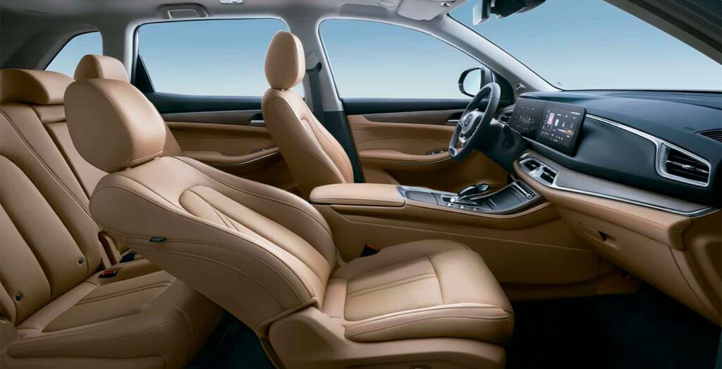 DFSK-E5-E5-Intelligent-interior-delantera.jpg
