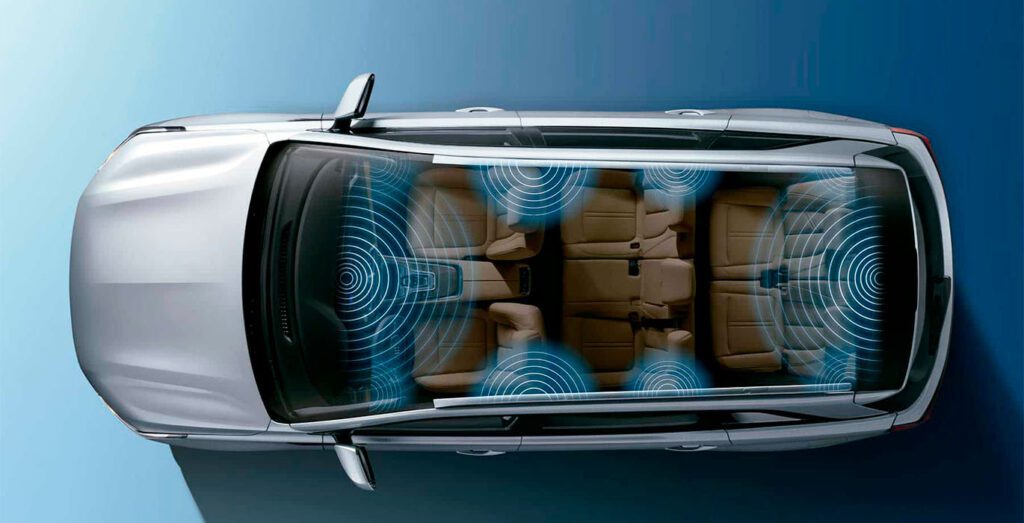 DFSK-E5-E5-Intelligent-interior-trasera.jpg