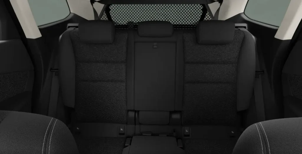 BMW-X1-sDrive-20i-interior-trasera.webp