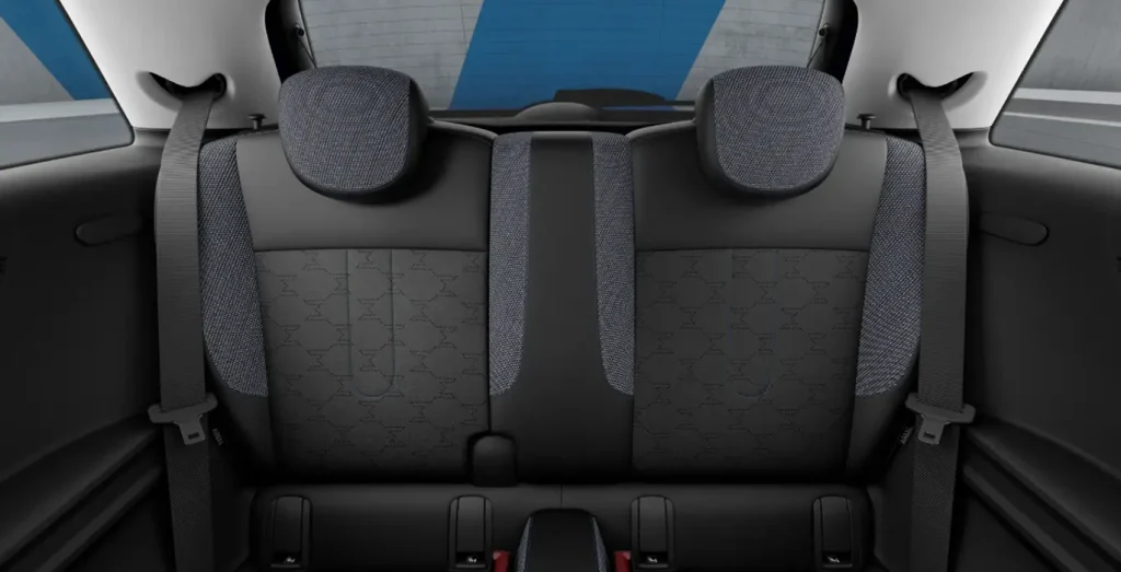 MINI-Cooper-C-115kW-interior-trasera.webp