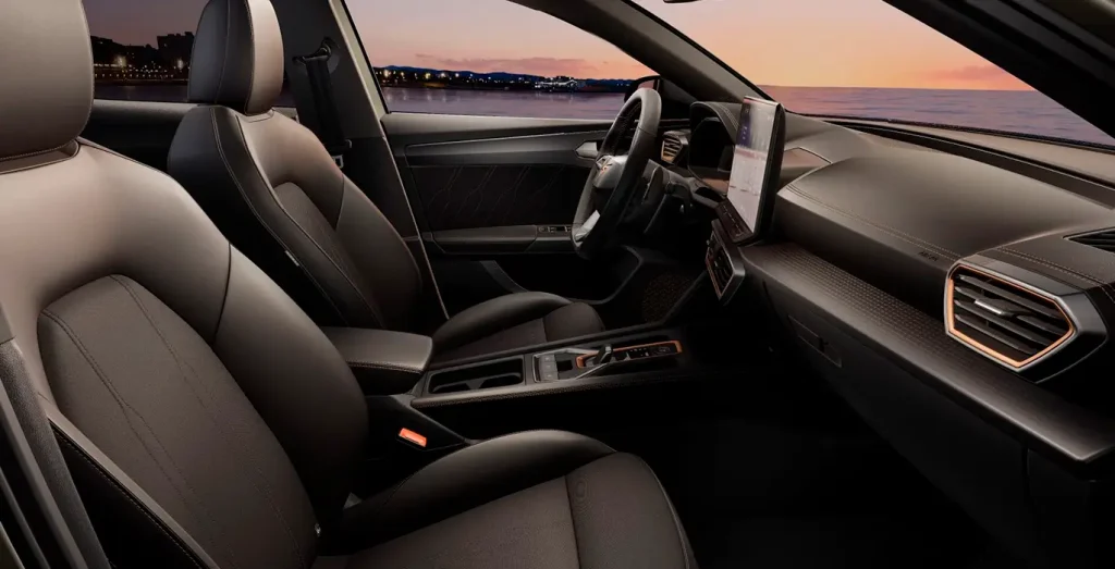 Cupra-Leon-1.5-eTSI-110kW-150CV-DSG-interior-delantera-II.webp