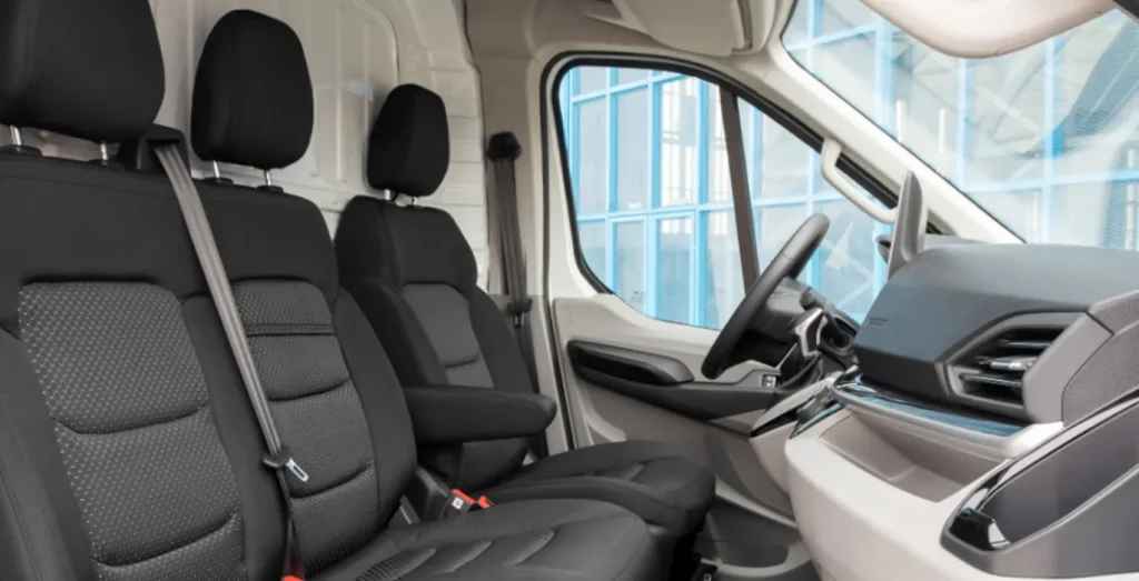 MAXUS-eDeliver-9-L3H2-interior-delantera-II-1.webp
