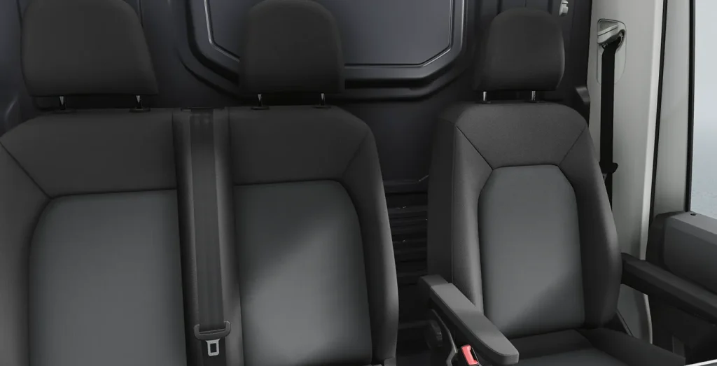 VOLKSWAGEN-Crafter-35-Furgon-BL-TA-L4H3-2.0-TDI-103kW-140CV-ISOTERMO-interior-delantera-III-2.webp