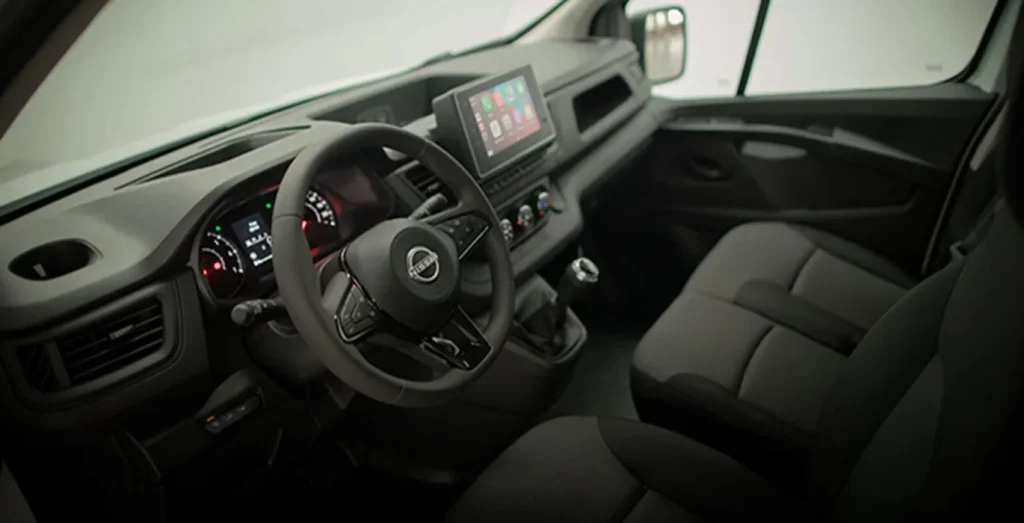 Nissan-Primastar-2.0dCi-96kW-130CV-L1H1-1T-Acenta-interior-delantera-II.webp