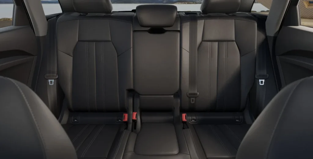 AUDI-Q5-Advanced-e-hybrid-quattro-220kW-S-tronic-interior-trasera